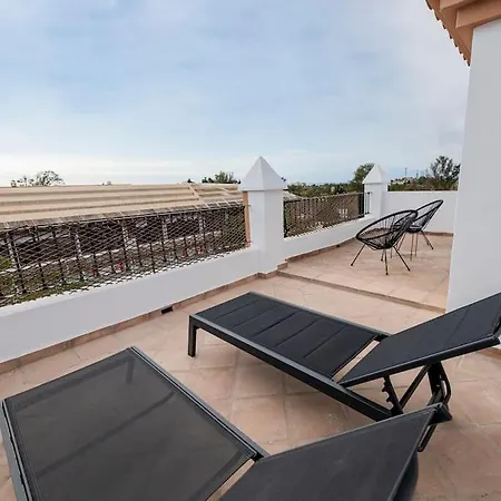 Apartamento ático Nuevo En Lujosa Urbanización Junto A Restaurantes Y Cafeterías *