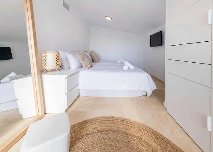 Atico Nuevo En Lujosa Urbanizacion Junto A Restaurantes Y Cafeterias 아파트 마르베야